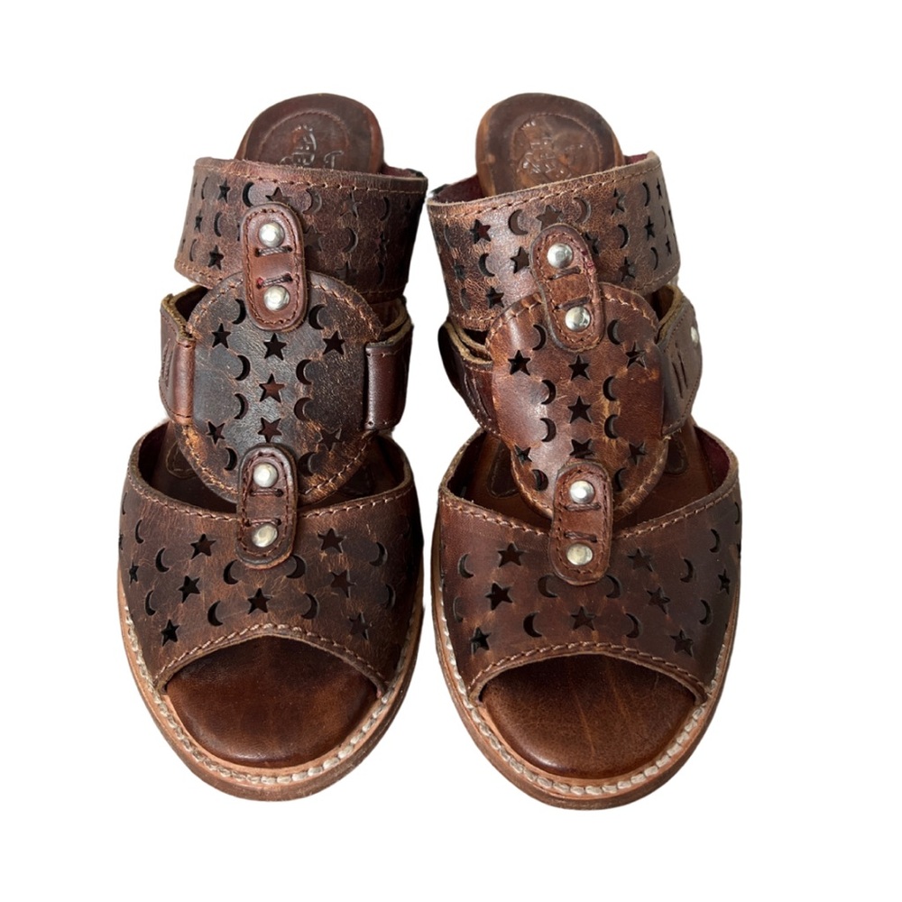 Women’s Brown Freebird by Steven leather moon and star sandals